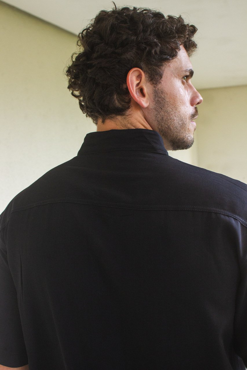 02 camisa de botao viscolinho gola padre