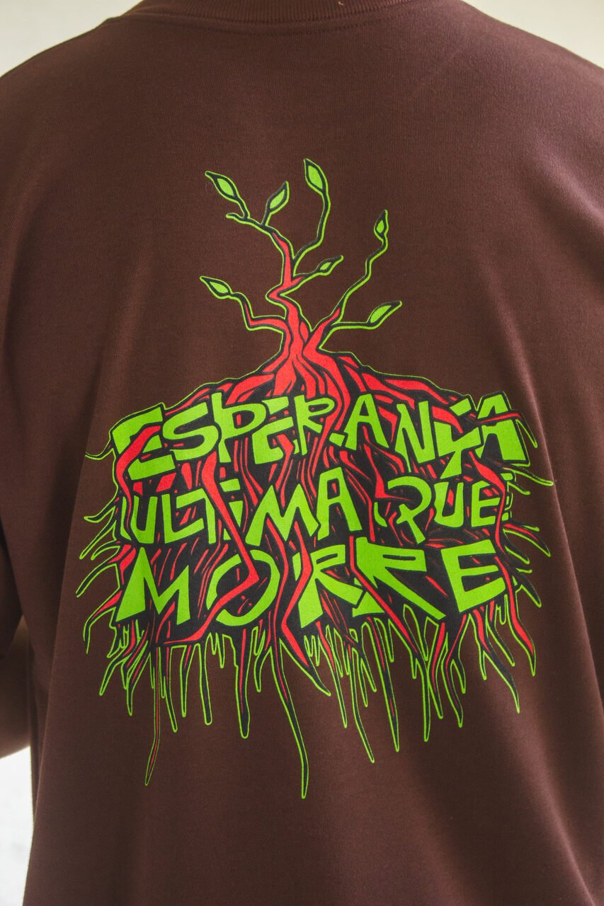 04 camiseta oversized esperanca ultima que morre